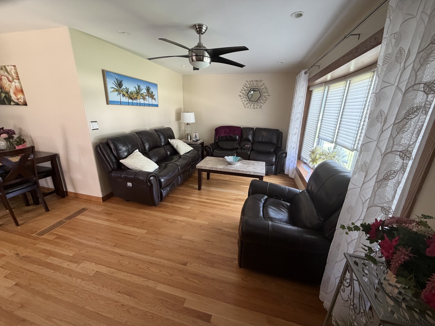 3442 Prairie Avenue Property Photo 11