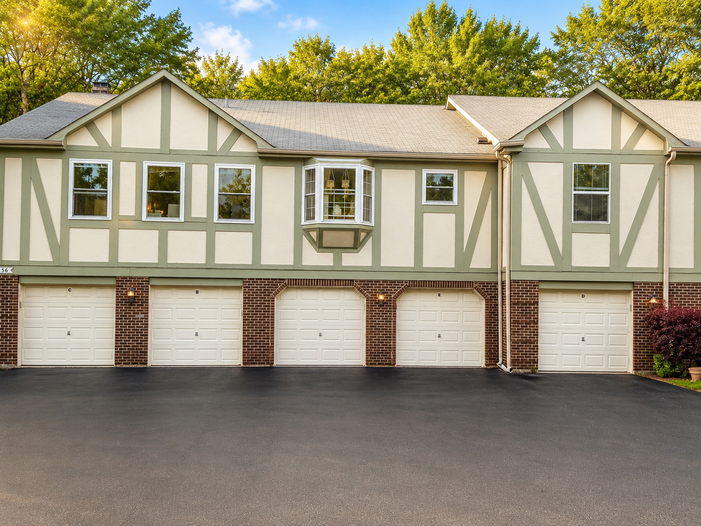 156 W Golf Road E Property Photo 2