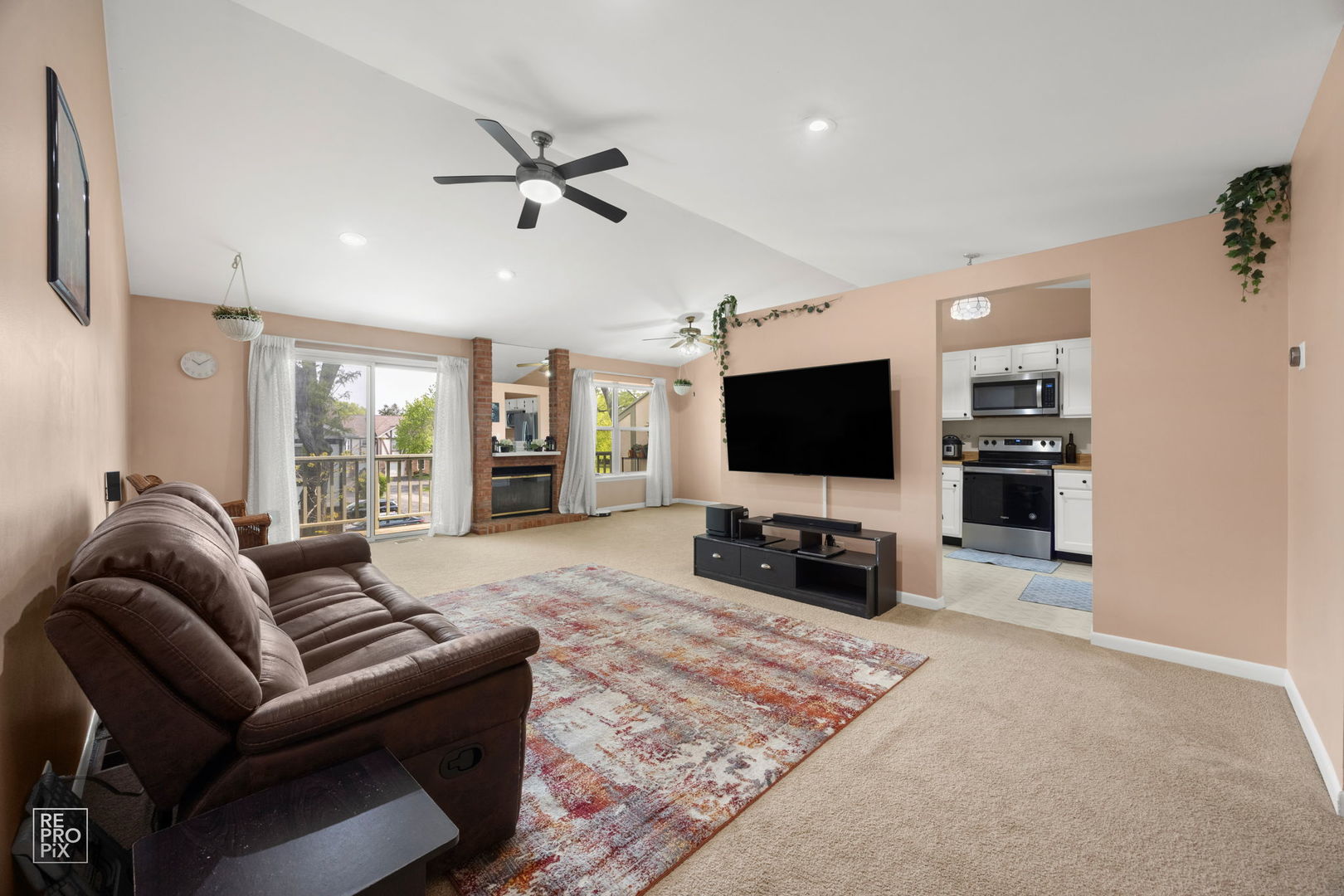 156 W Golf Road E Property Photo 4