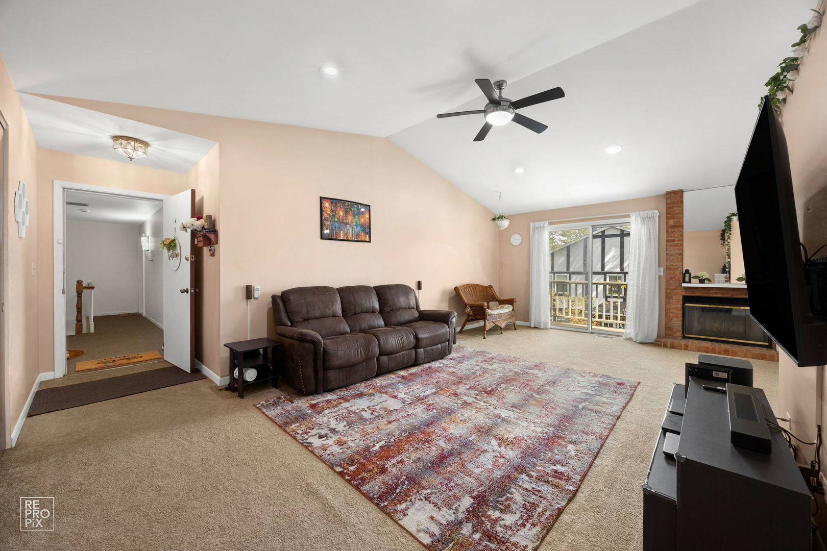 156 W Golf Road E Property Photo 5