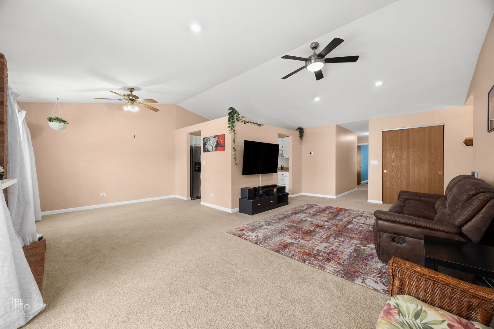156 W Golf Road E Property Photo 6