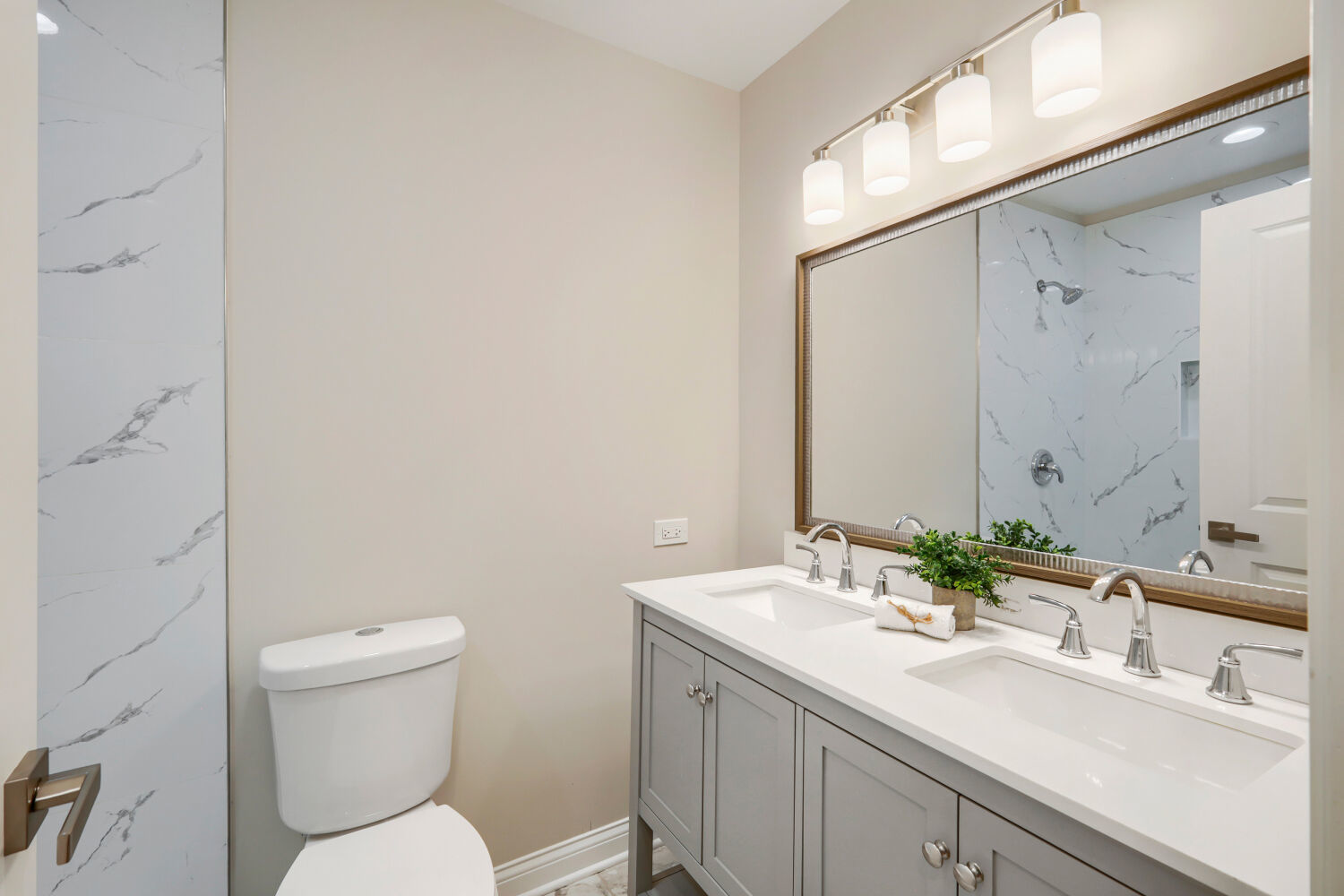 1025 S Ardmore Avenue Property Photo 8