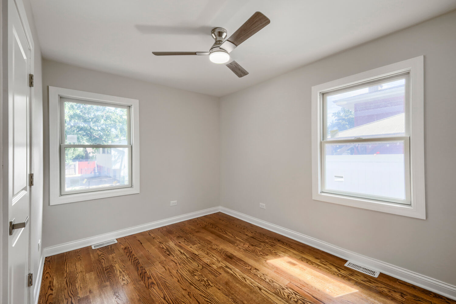 1025 S Ardmore Avenue Property Photo 10
