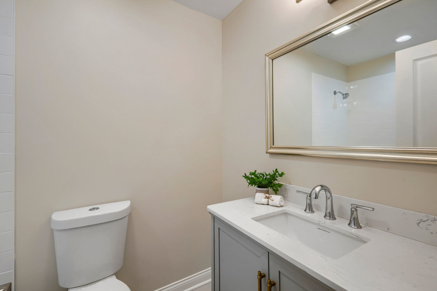 1025 S Ardmore Avenue Property Photo 11