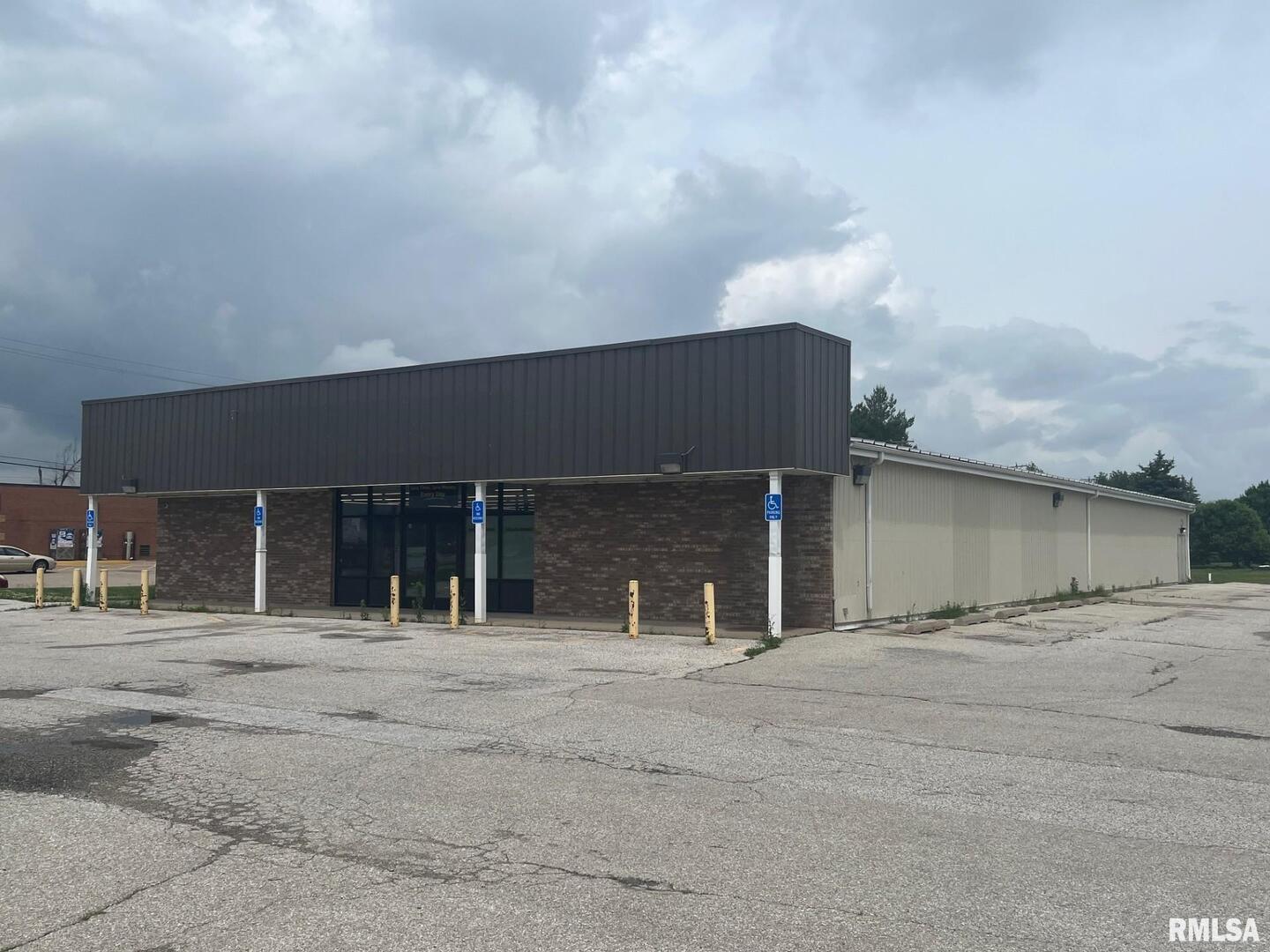 702 N Highway 61 Property Photo 1