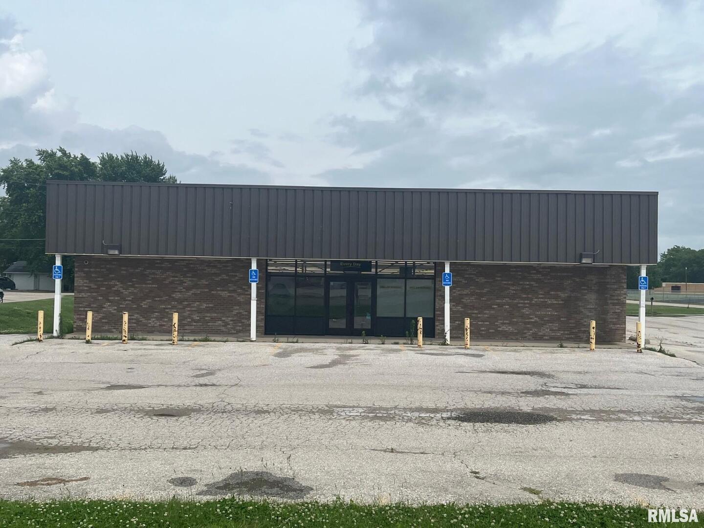702 N Highway 61 Property Photo 2