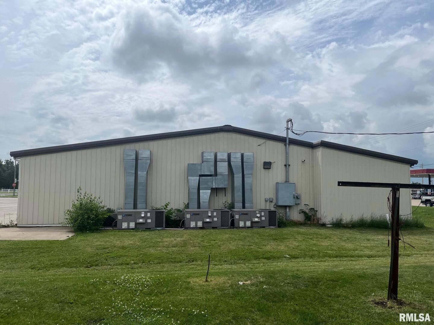 702 N Highway 61 Property Photo 3