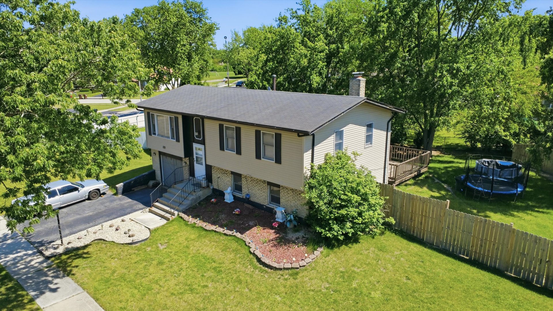 5101 Riverside Drive Property Photo 1