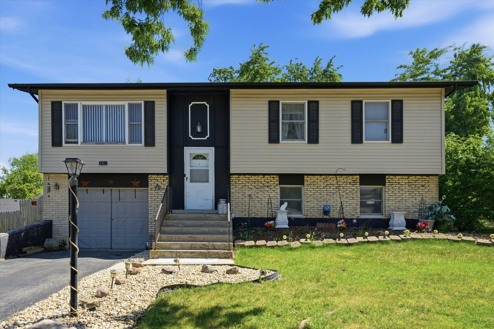 5101 Riverside Drive Property Photo 2