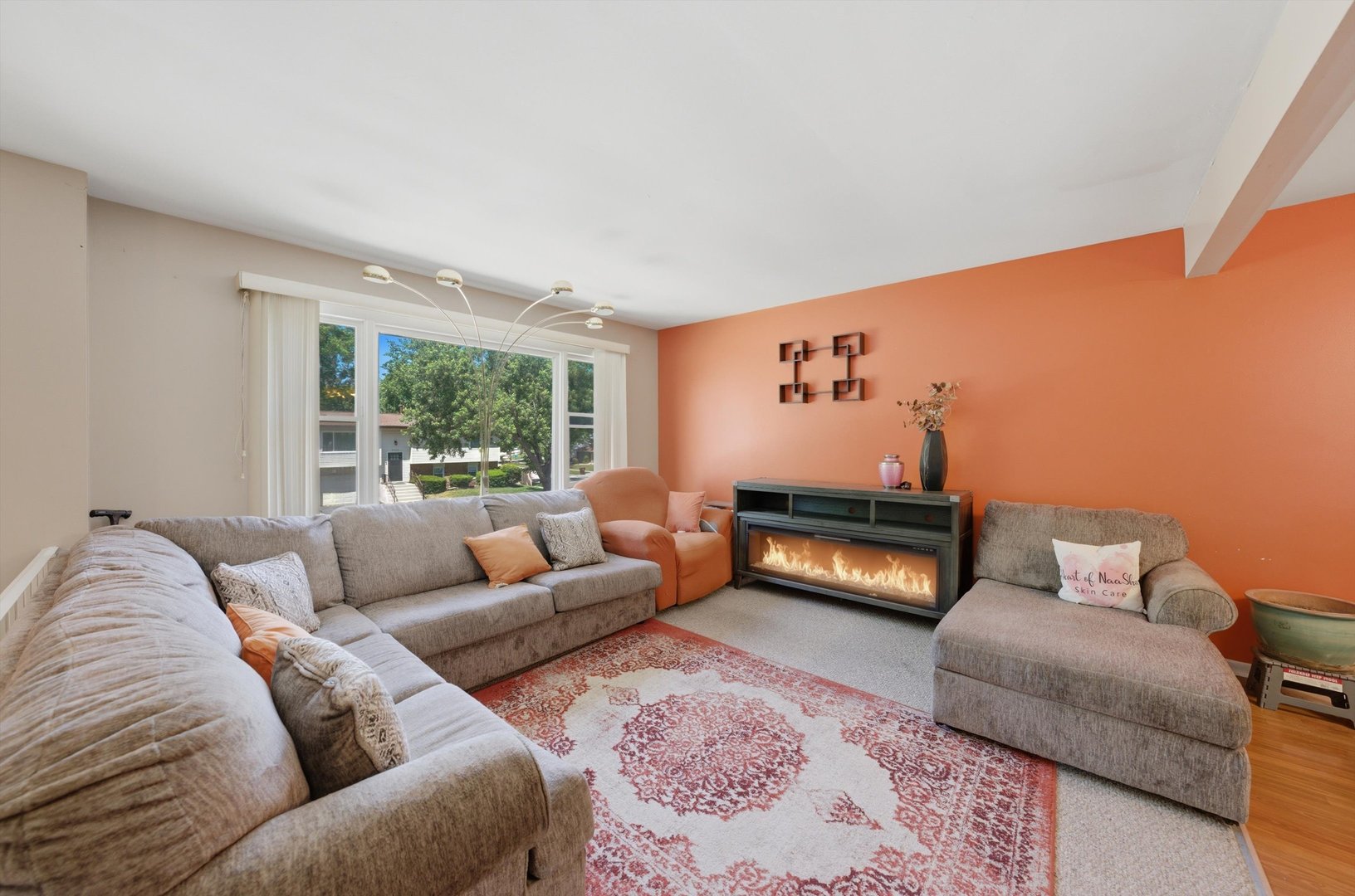 5101 Riverside Drive Property Photo 4