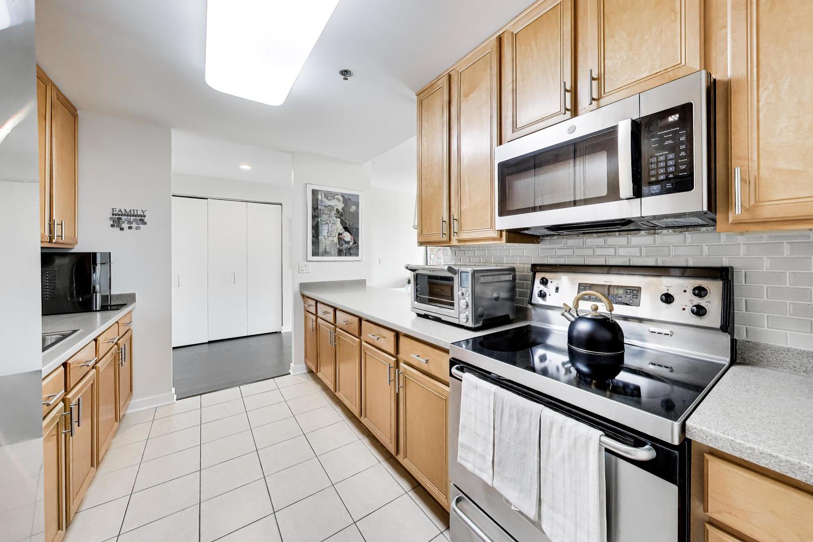 77 S Evergreen Avenue 806 Property Photo 9