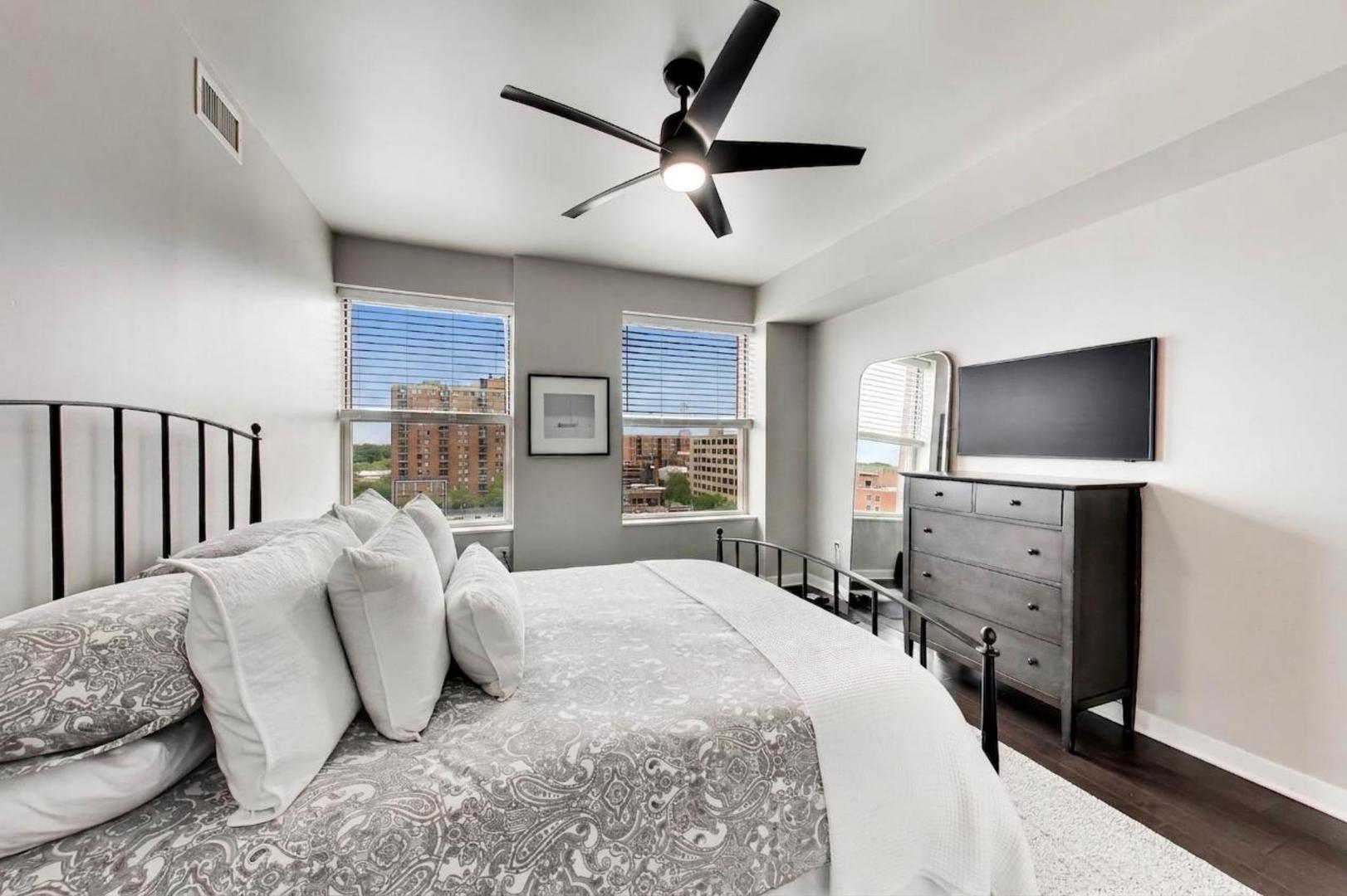 77 S Evergreen Avenue 806 Property Photo 17