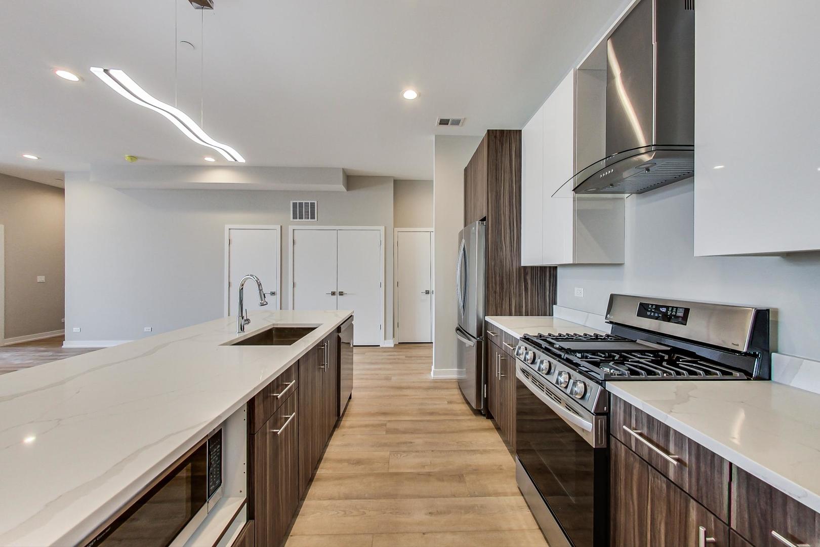 8025 Skokie Boulevard 302 Property Photo 6