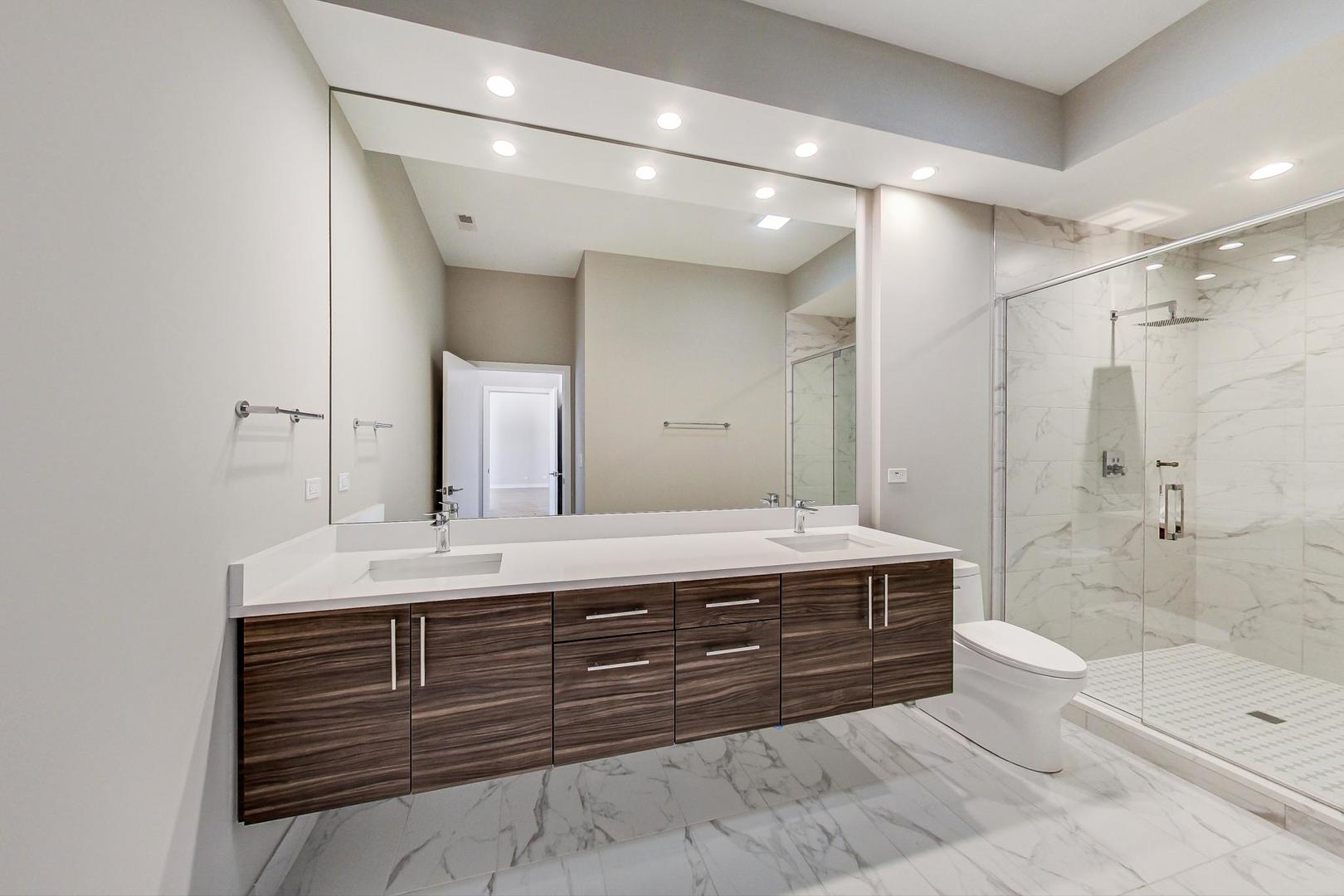 8025 Skokie Boulevard 302 Property Photo 8