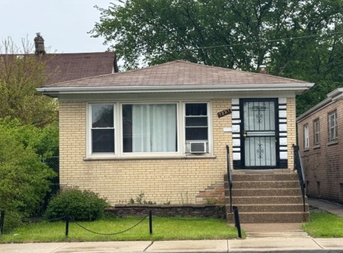 7227 S Damen Avenue Property Photo 2