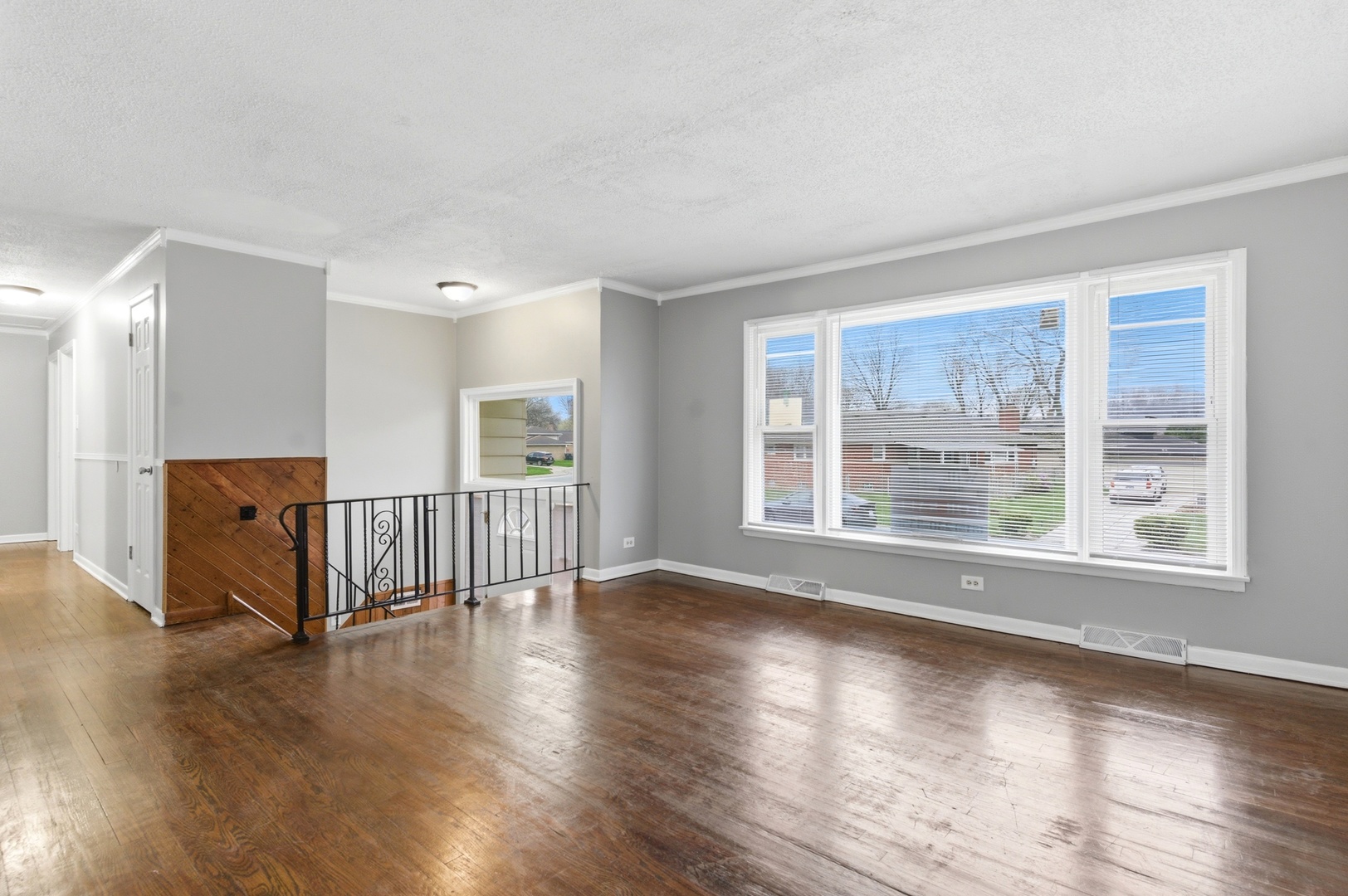 15217 Waterman Drive Property Photo 2