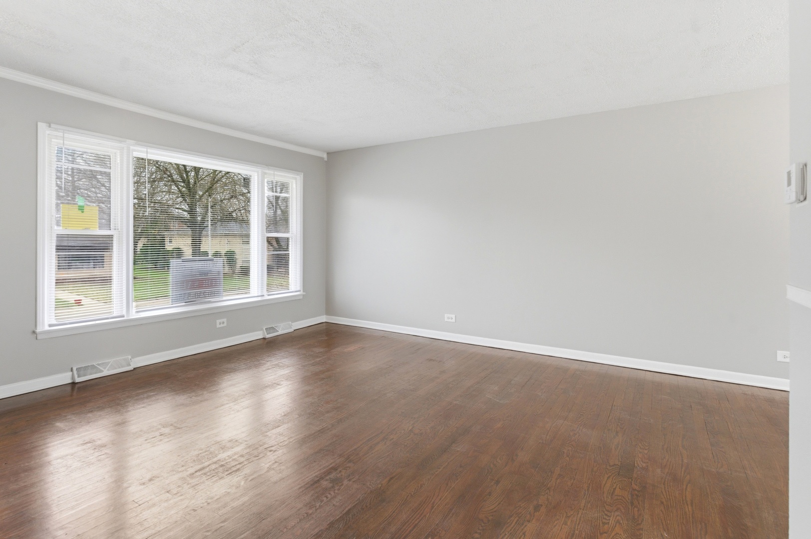 15217 Waterman Drive Property Photo 3