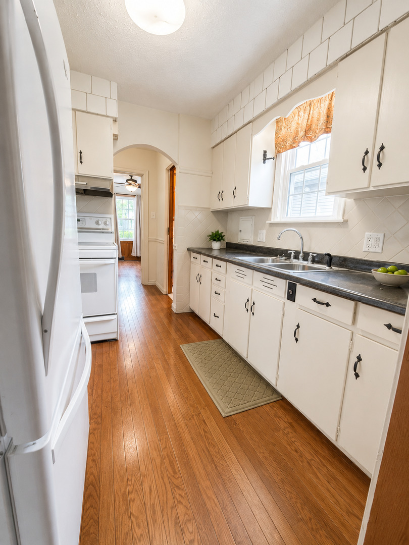 831 E 5th Street Property Photo 6