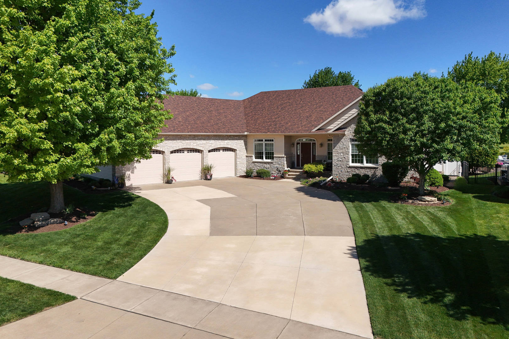920 Rustic View Court Property Photo 1