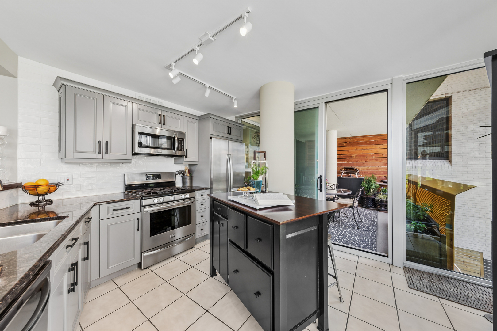 1580 Sherman Avenue 606 Property Photo 11