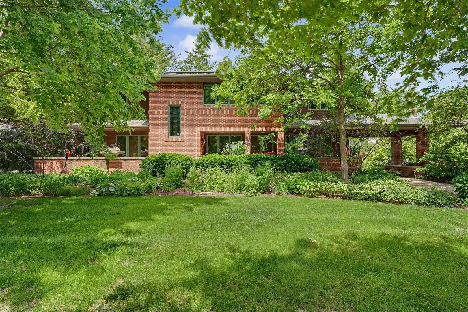 610 W Florida Avenue Property Photo 1