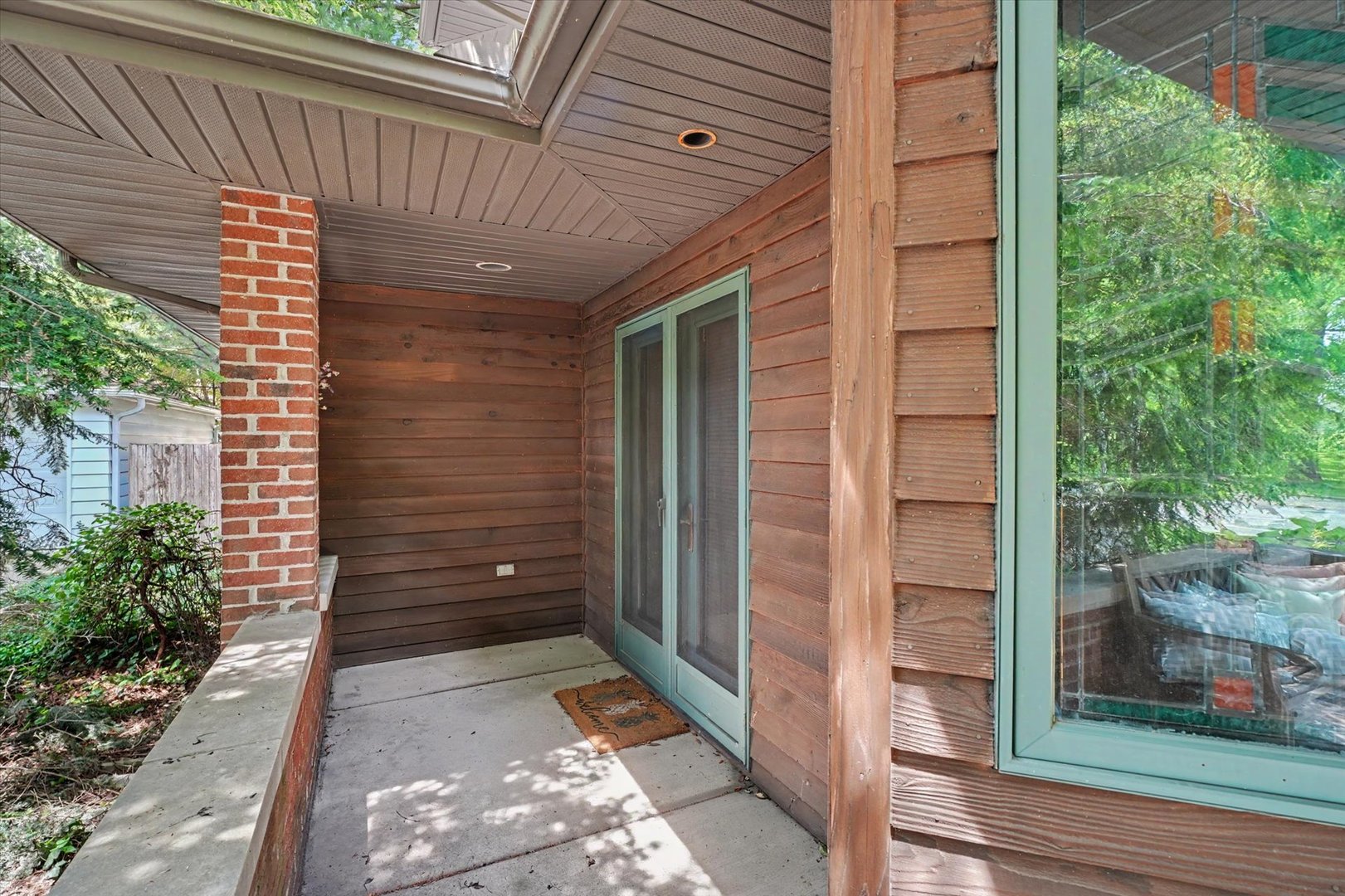 610 W Florida Avenue Property Photo 9