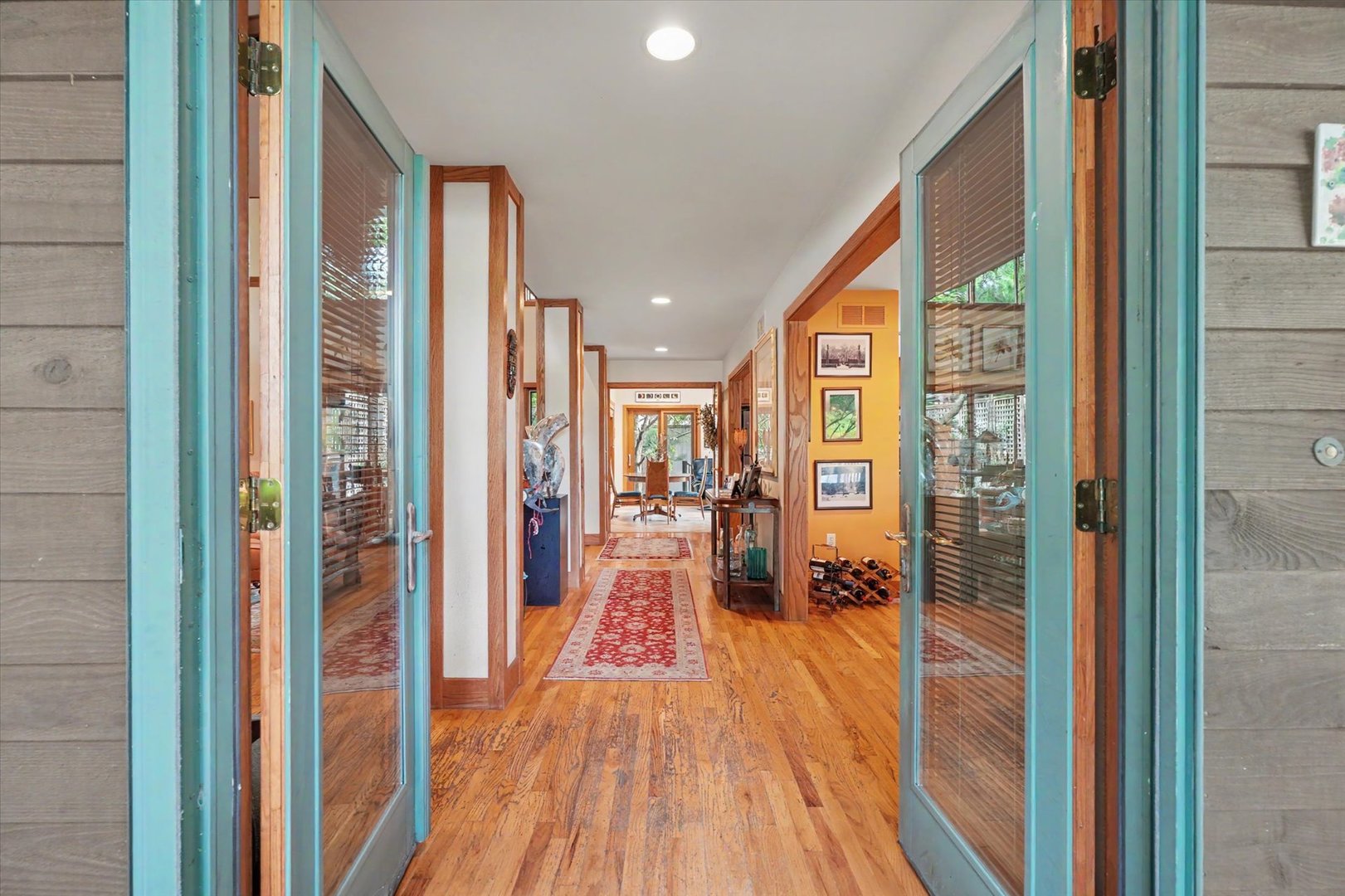610 W Florida Avenue Property Photo 10