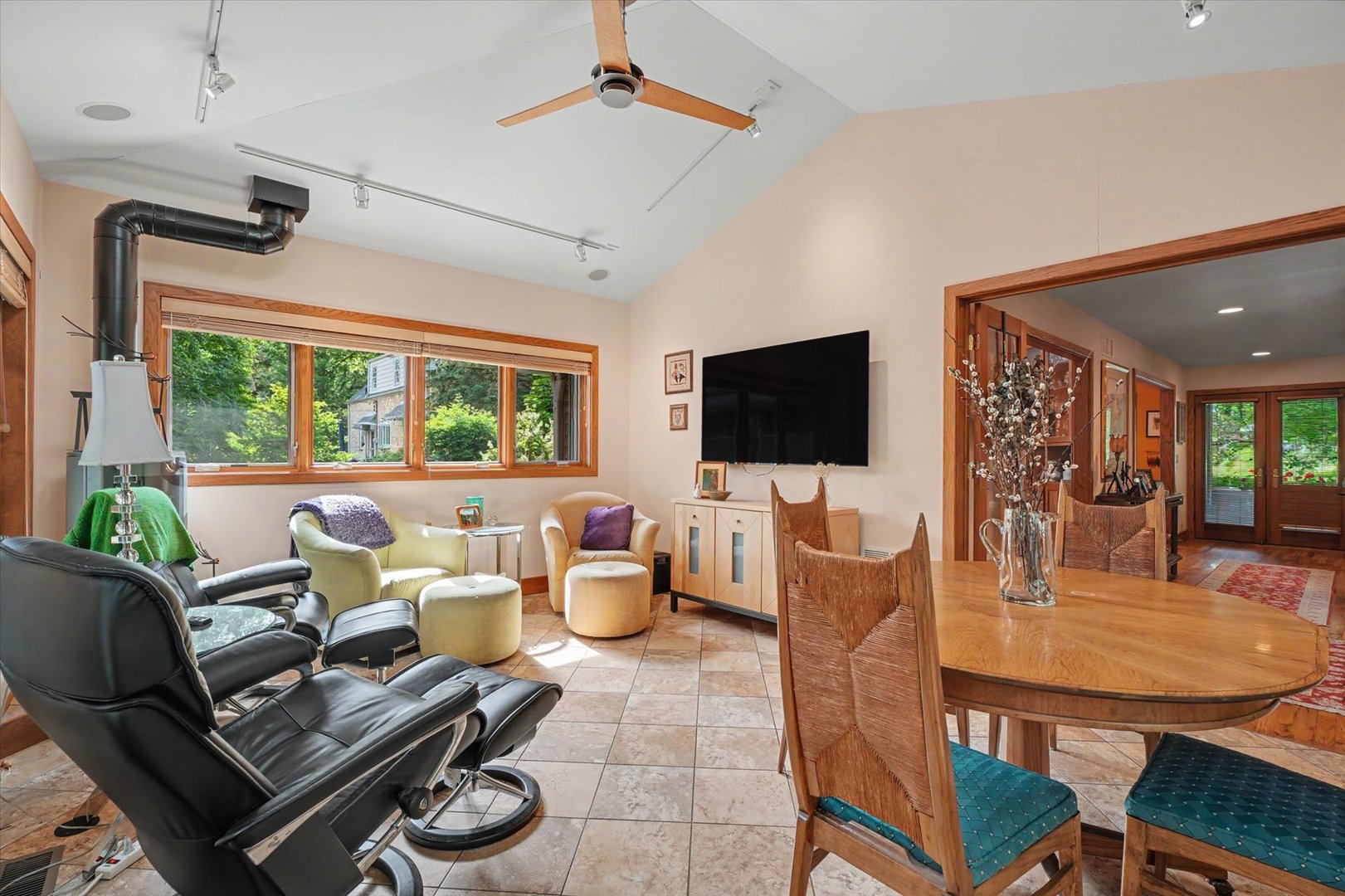 610 W Florida Avenue Property Photo 25