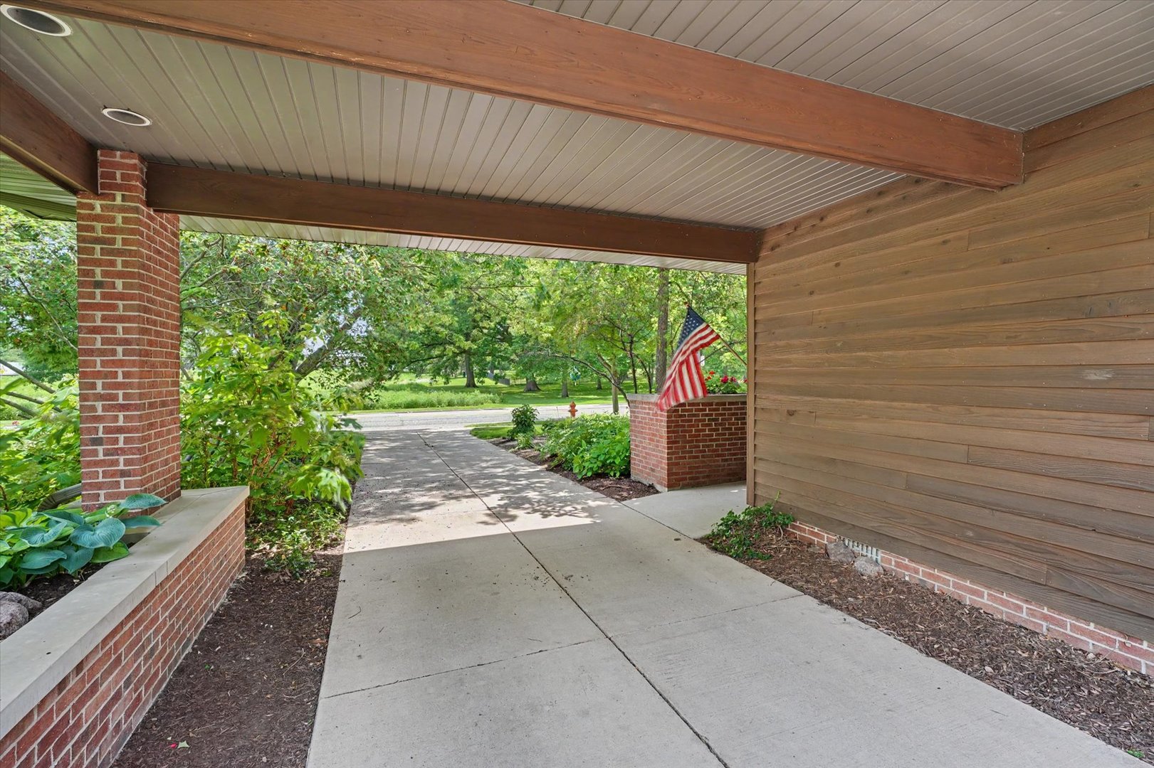 610 W Florida Avenue Property Photo 44