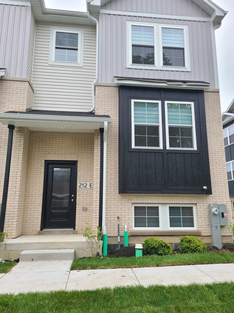 212 Walnut Street E Property Photo 1