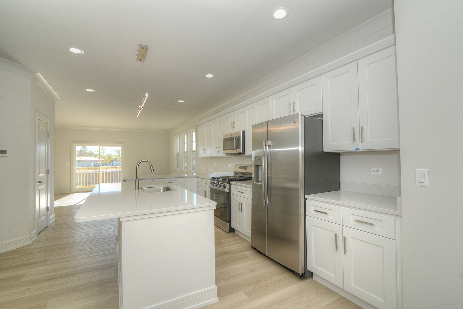 212 Walnut Street E Property Photo 5