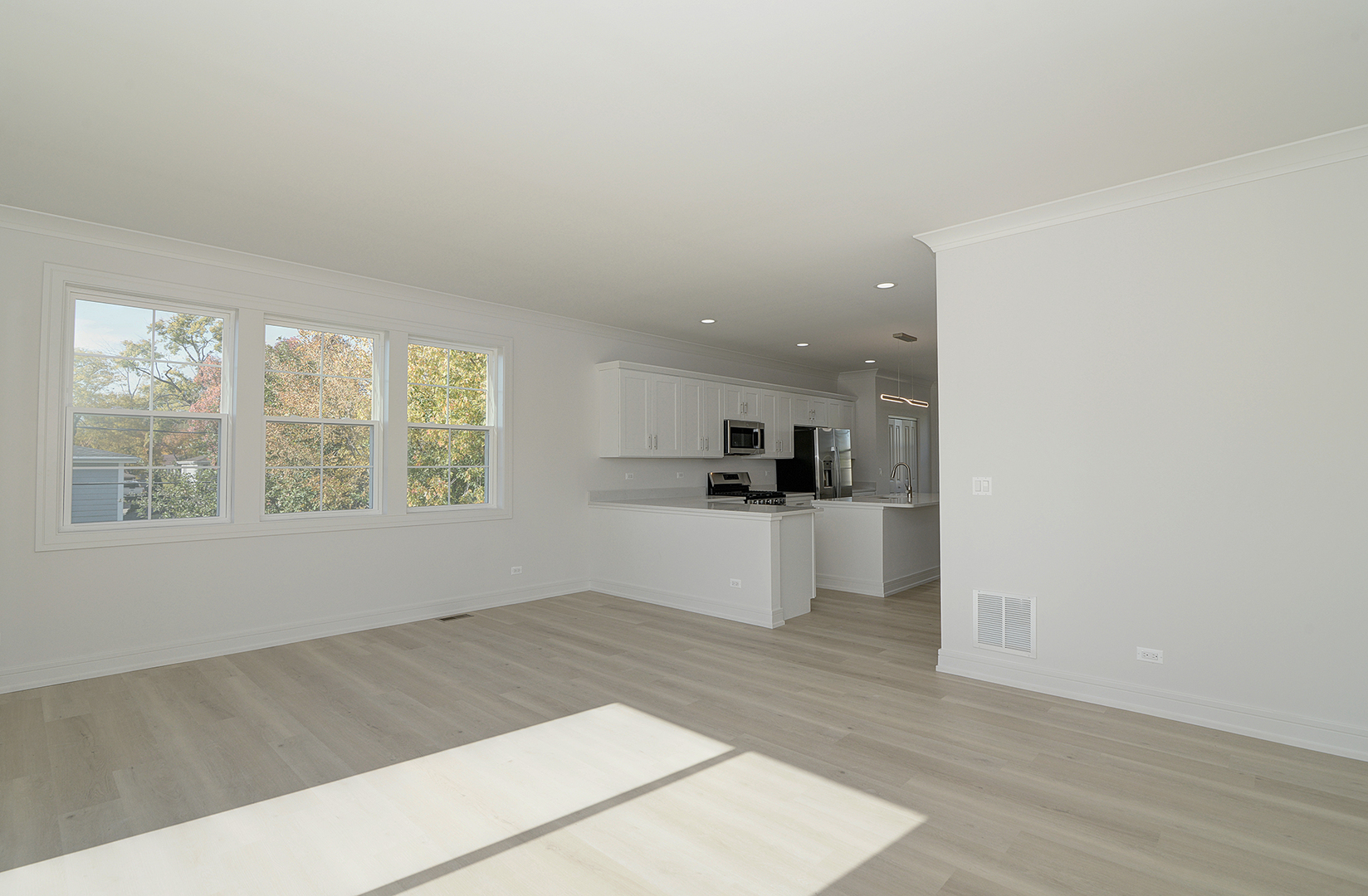 212 Walnut Street E Property Photo 13
