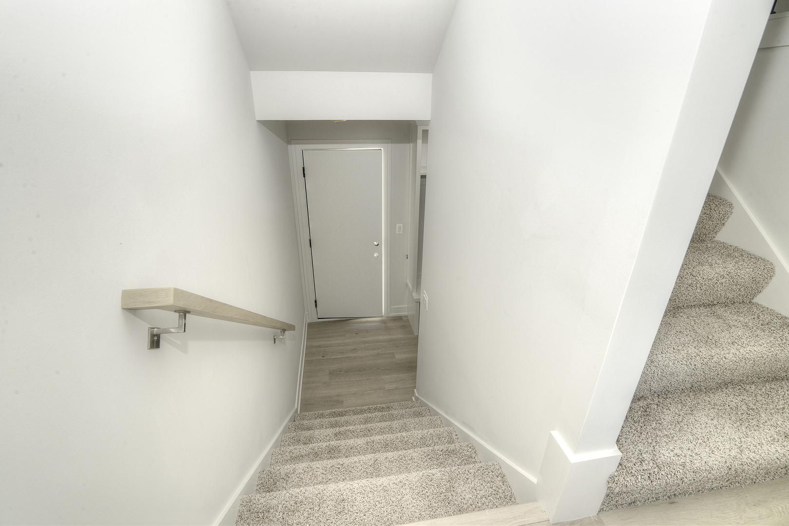 212 Walnut Street E Property Photo 23
