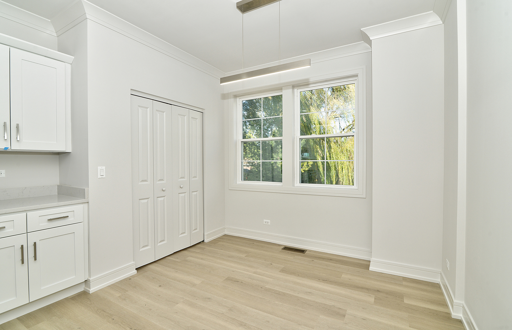 212 Walnut Street E Property Photo 28