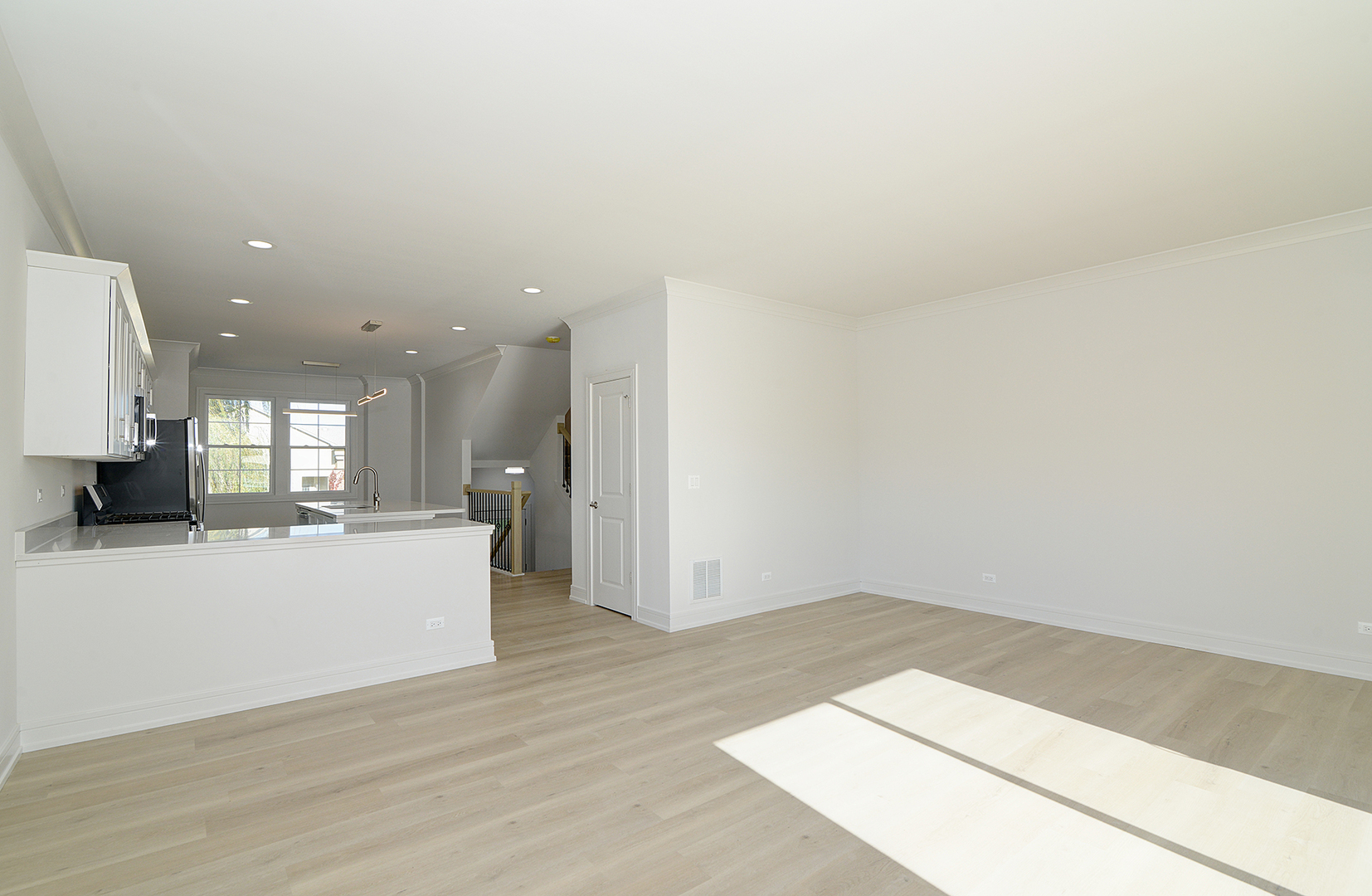 212 Walnut Street E Property Photo 31