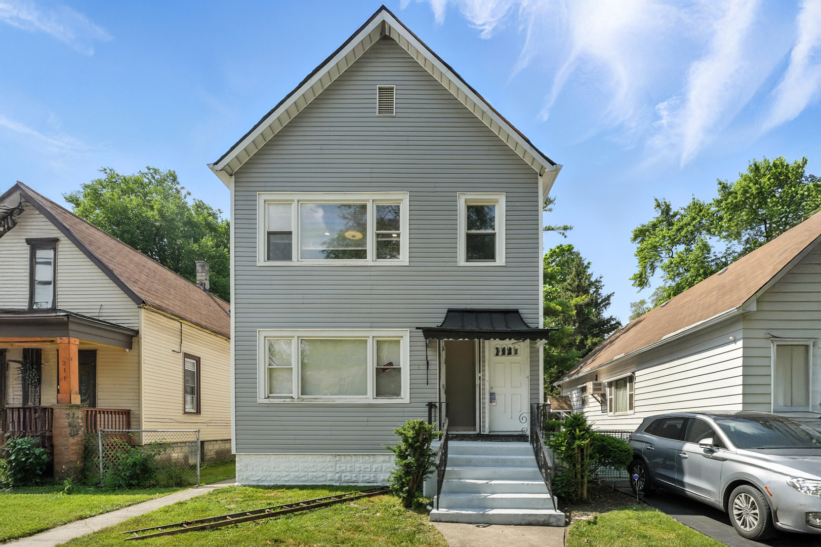 307 E 136th Place Property Photo 2