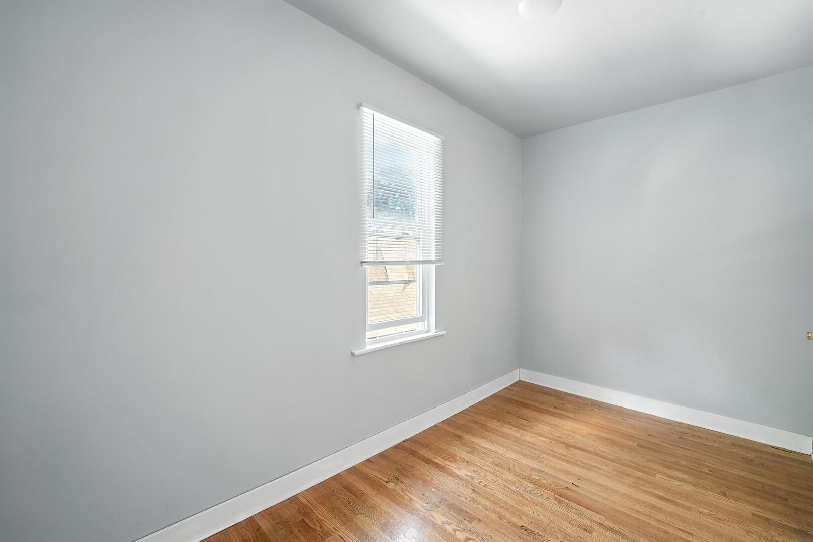 307 E 136th Place Property Photo 6