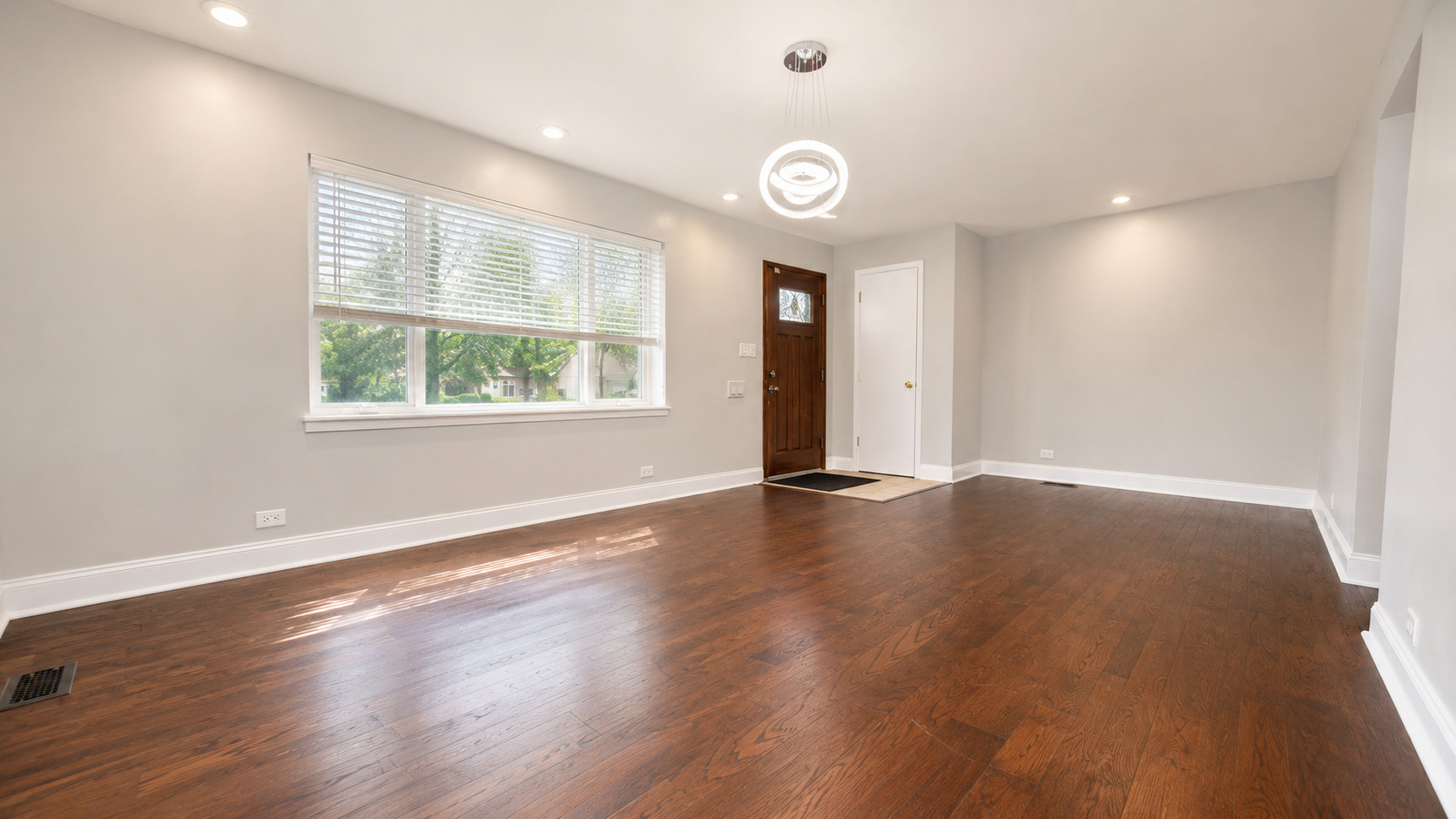 9348 S Michigan Avenue Property Photo 4