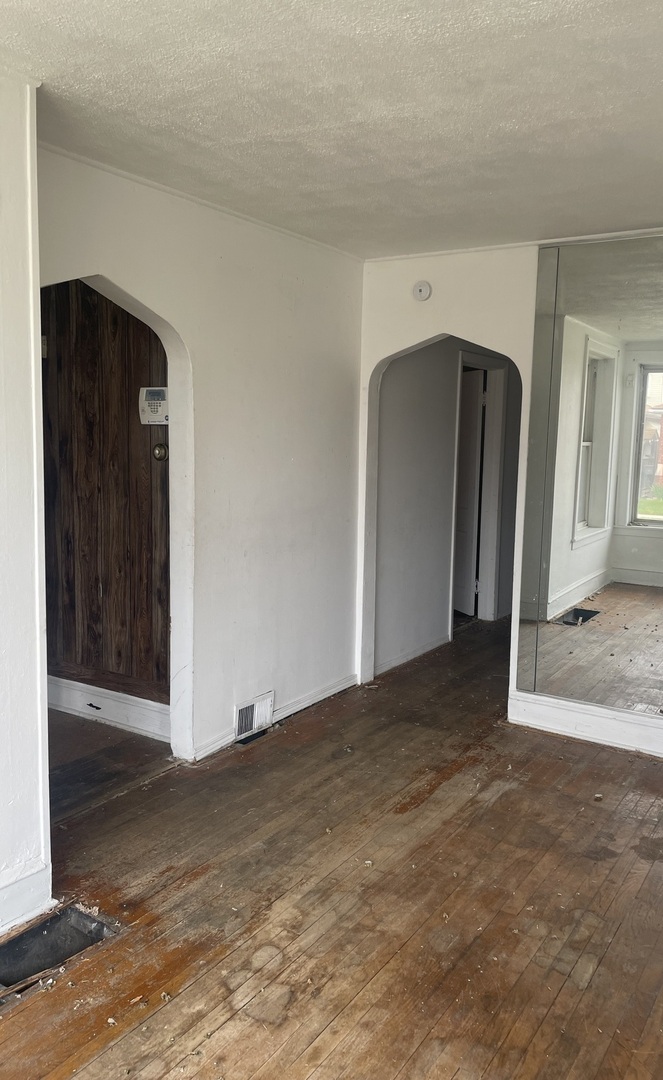 7919 S Kenwood Avenue Property Photo 6