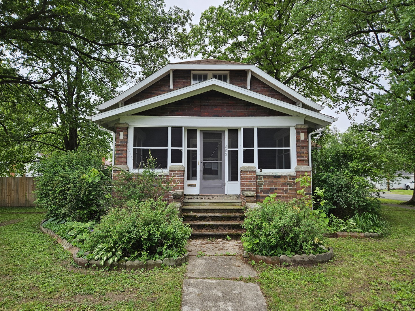 402 E 5th Street Property Photo 1