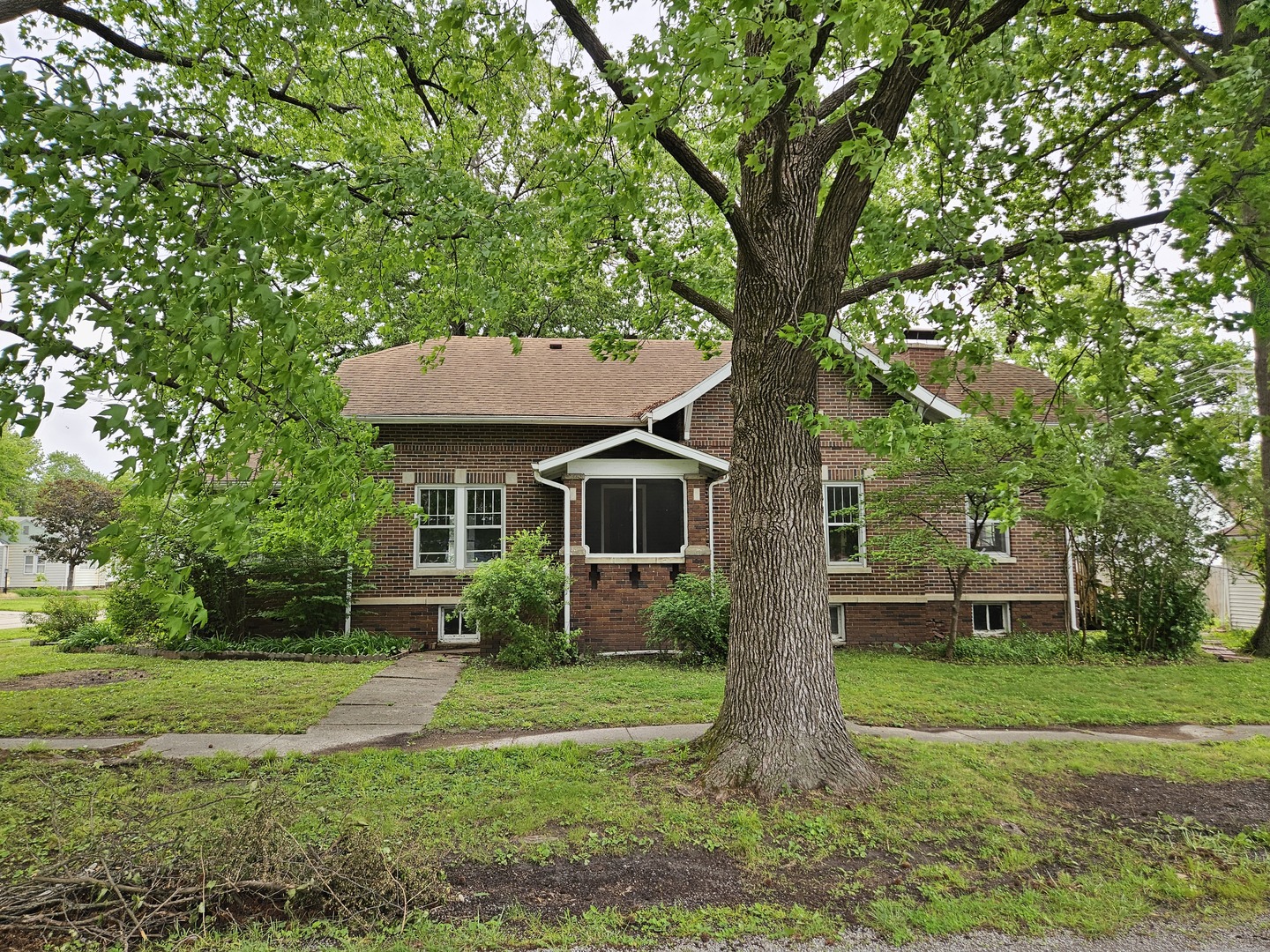 402 E 5th Street Property Photo 2