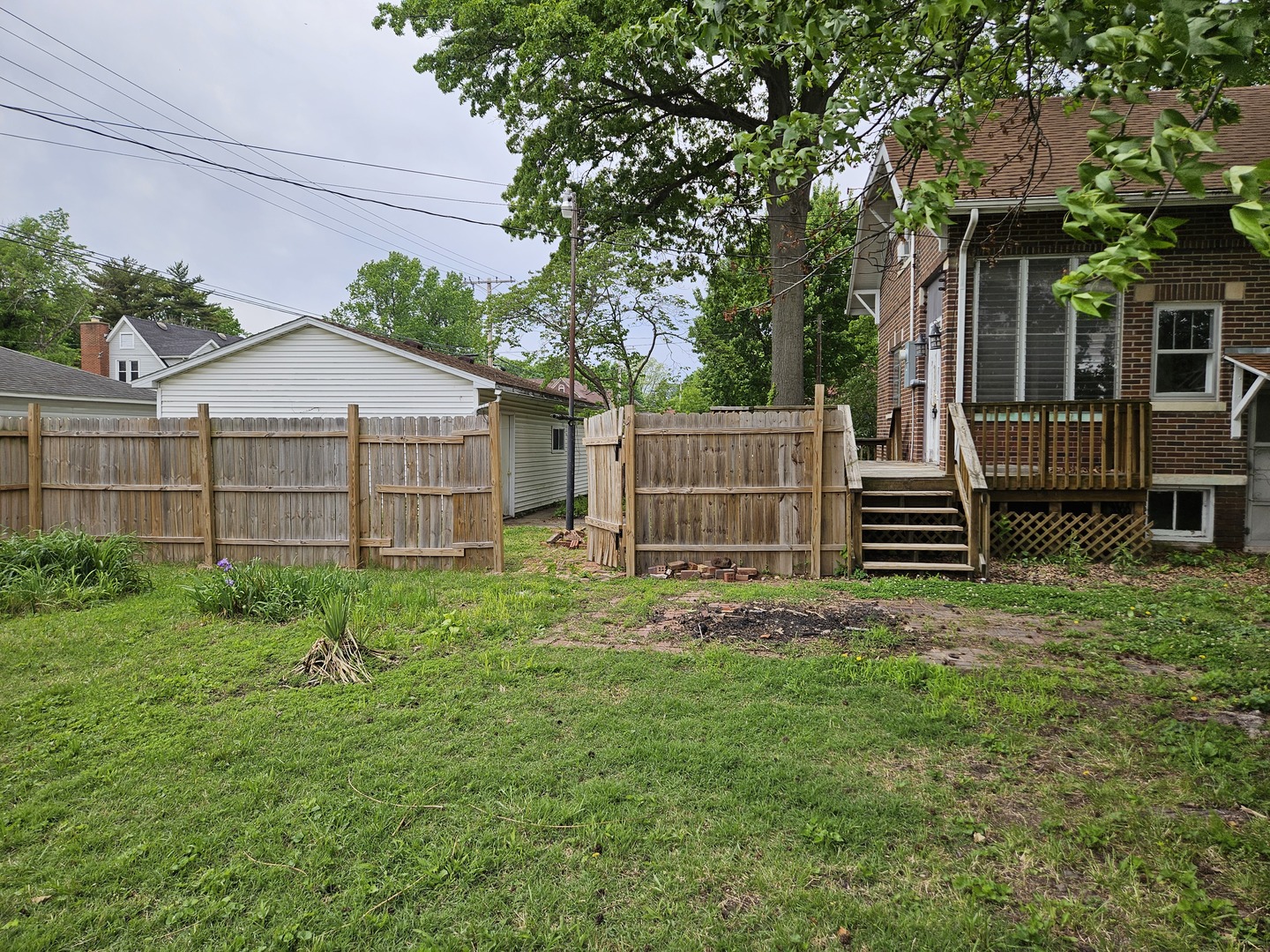 402 E 5th Street Property Photo 9
