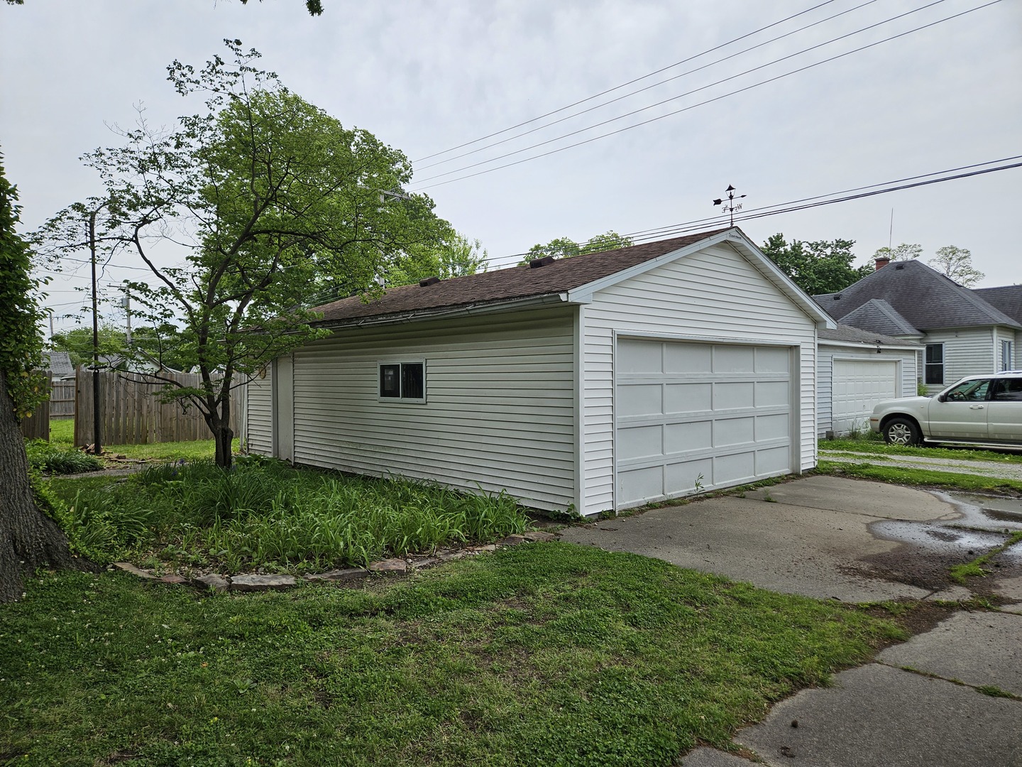 402 E 5th Street Property Photo 10