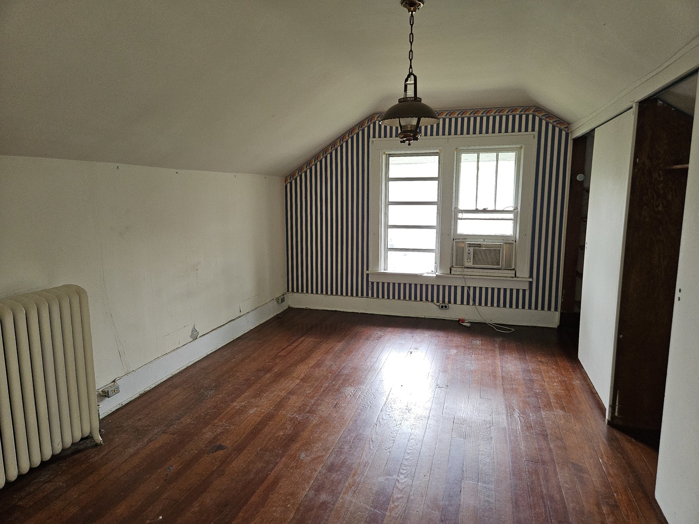402 E 5th Street Property Photo 24