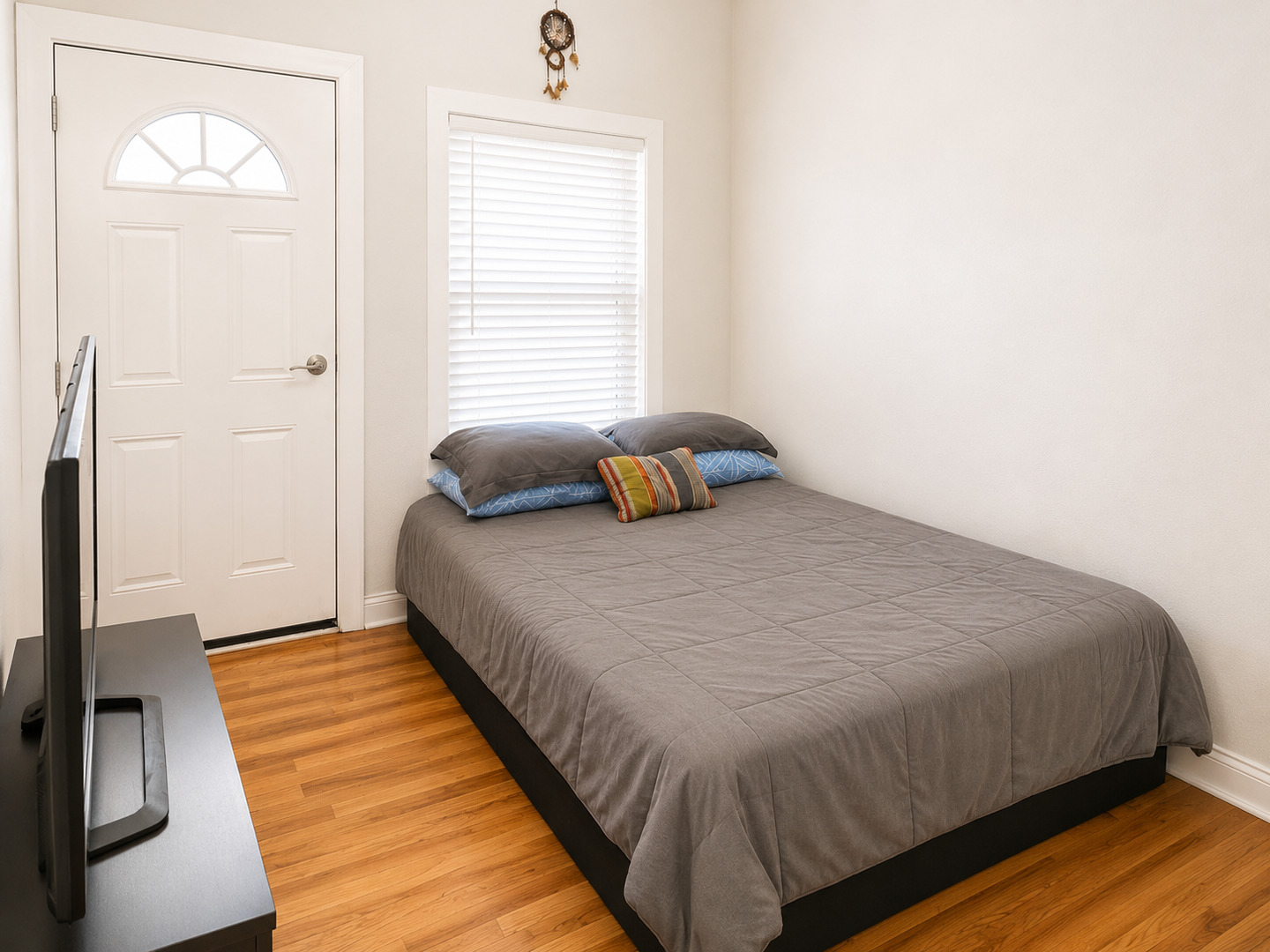 3040 N Milwaukee Avenue 2r Property Photo 6