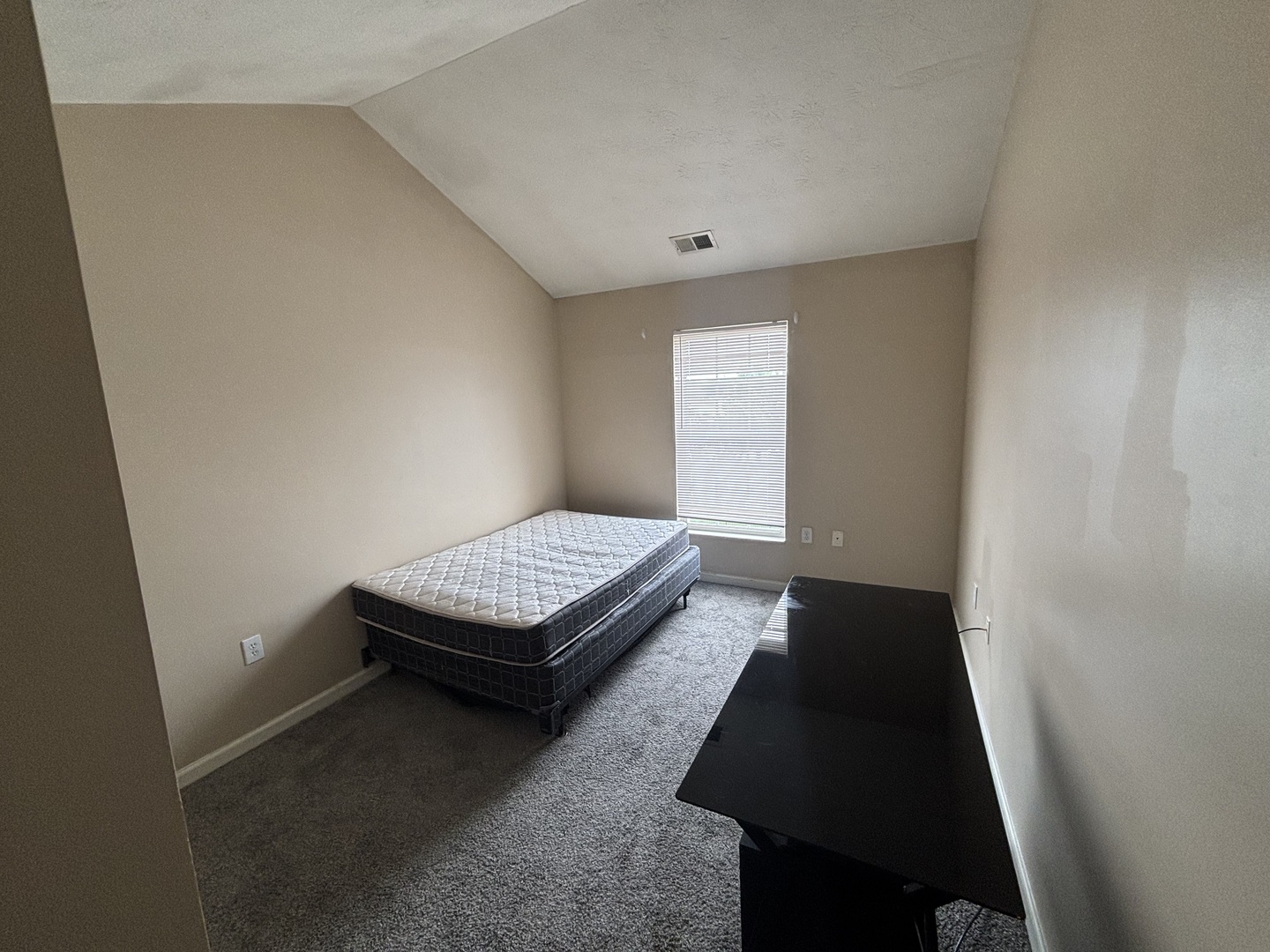 1901 N Lincoln Avenue 311 Property Photo 8