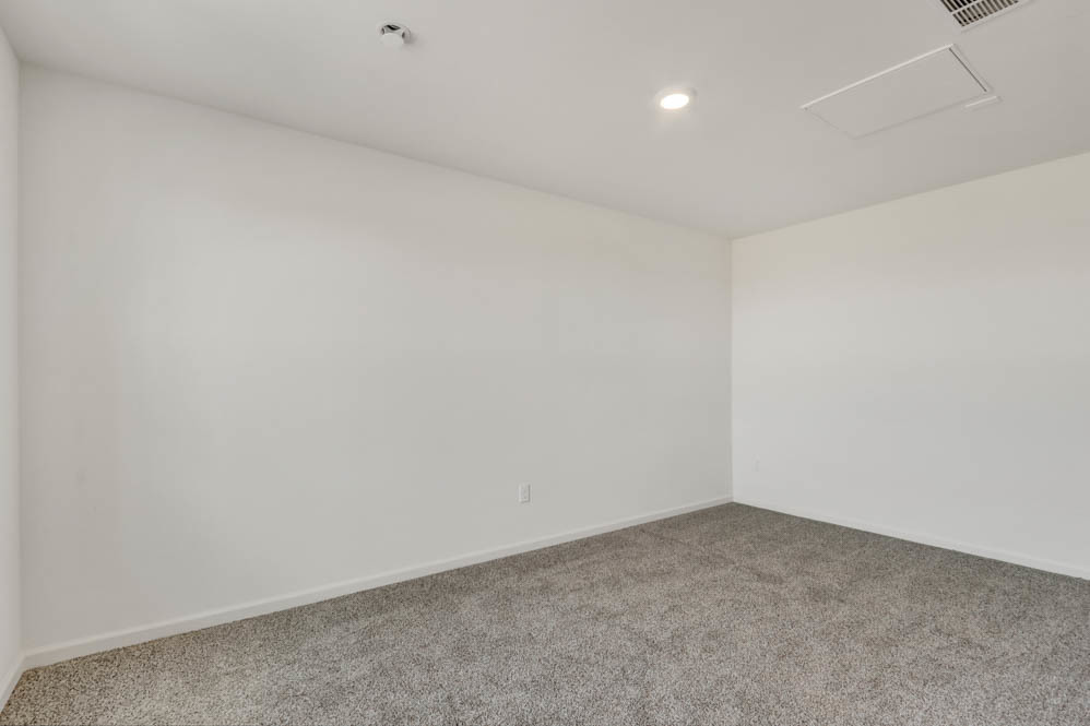 2702 Arrowhead Drive Property Photo 5