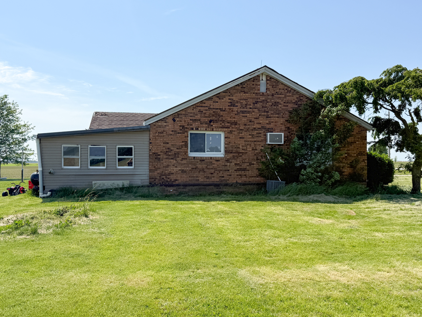 5991 Kinmundy Road Property Photo 4