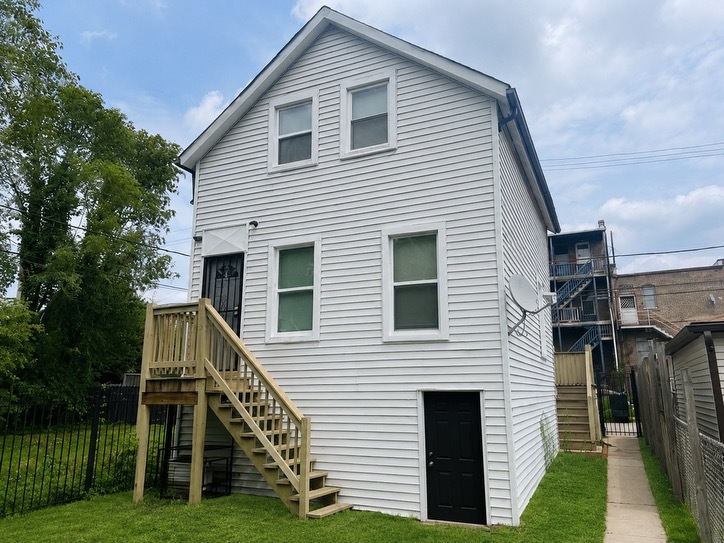 9035 S Exchange Avenue Coach-house Property Photo 1