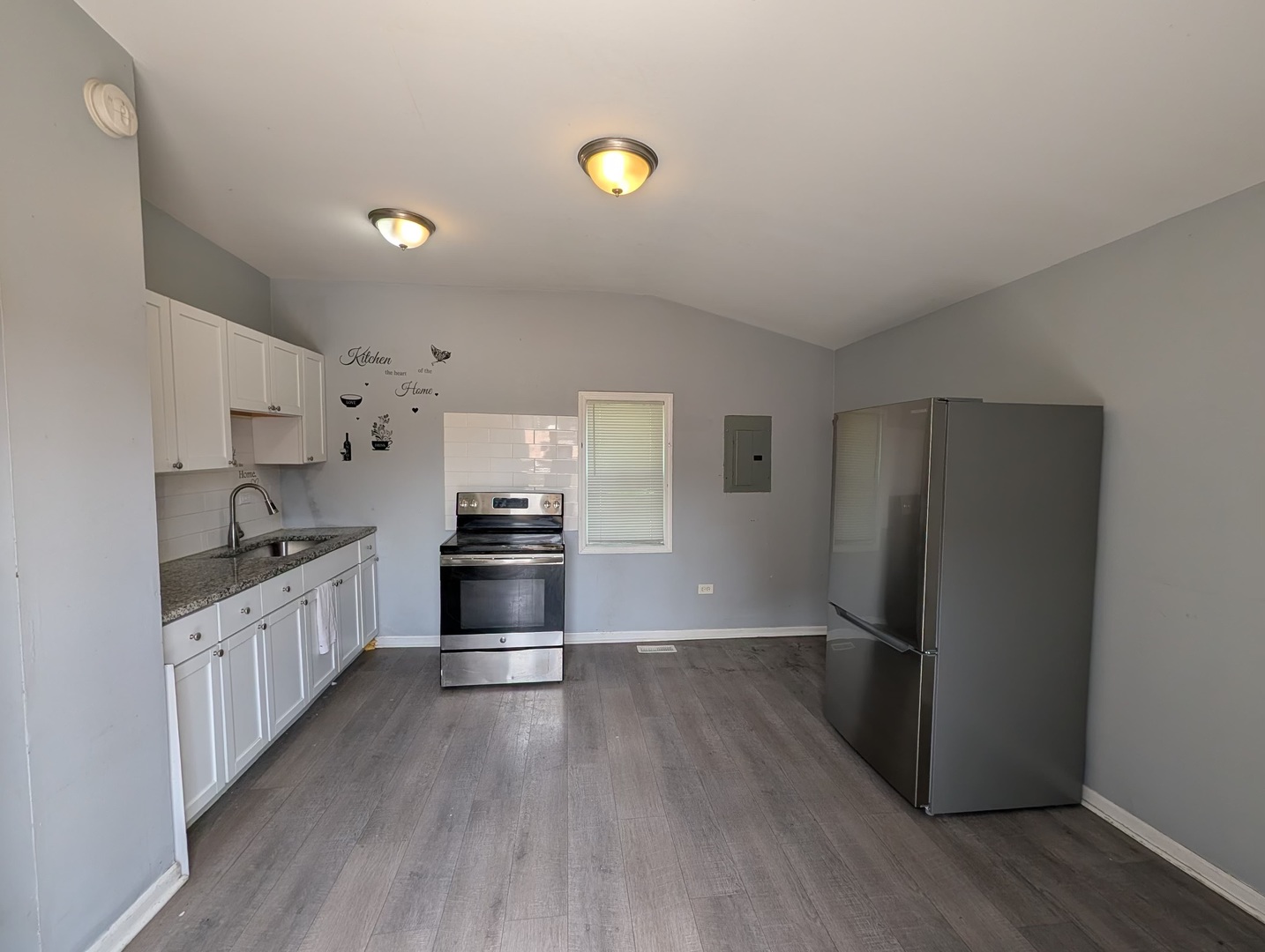 9035 S Exchange Avenue Coach-house Property Photo 3